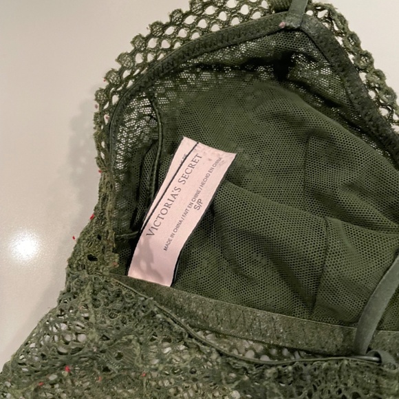 Set of 2 Victoria Secret bralettes - Picture 4 of 4